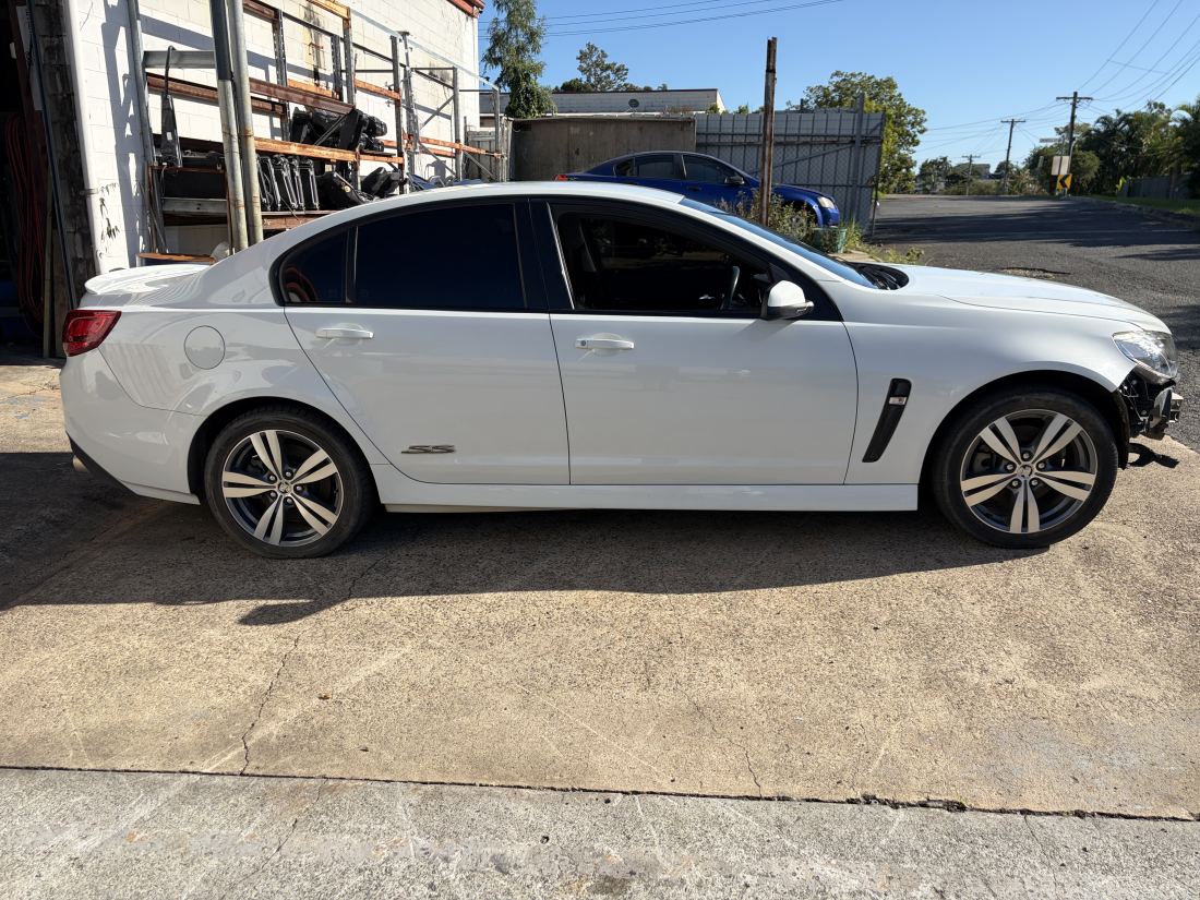 Wrecking 2014 W310 VF SS 6.0 L77 V8 engine TR6060 6 speed manual 83ks. Most parts available - Image 2