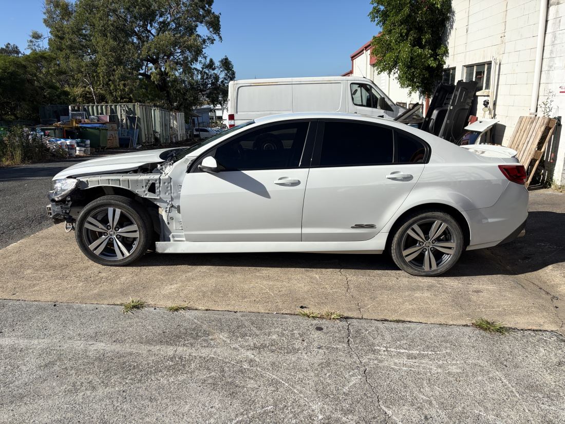 Wrecking 2014 W310 VF SS 6.0 L77 V8 engine TR6060 6 speed manual 83ks. Most parts available - Image 11