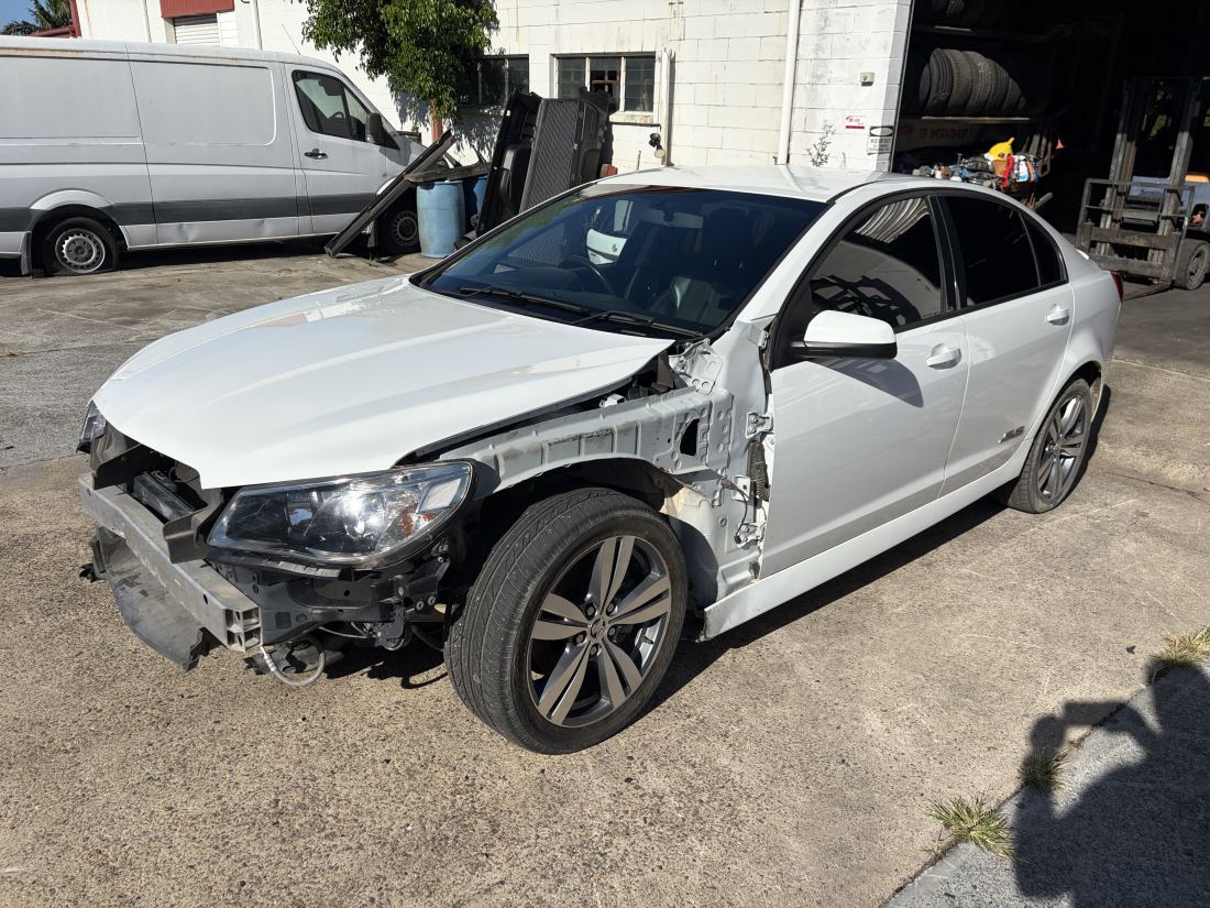 Wrecking 2014 W310 VF SS 6.0 L77 V8 engine TR6060 6 speed manual 83ks. Most parts available - Image 10