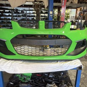 Genuine VF 2 HSV Clubsport Maloo complete front bar