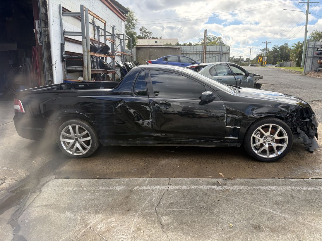 Damaged 2010 VE HSV E2 GXP Maloo rolling shell. Clear title No WOVA - Image 4