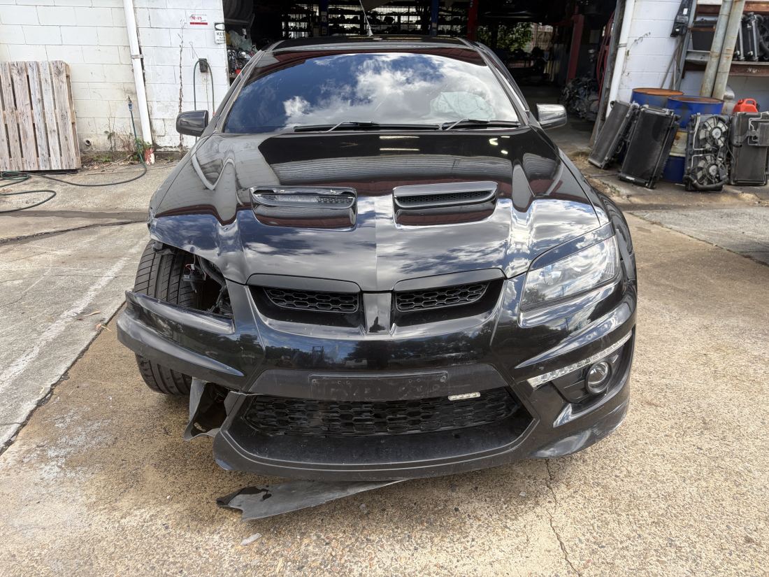 Damaged 2010 VE HSV E2 GXP Maloo rolling shell. Clear title No WOVA - Image 6