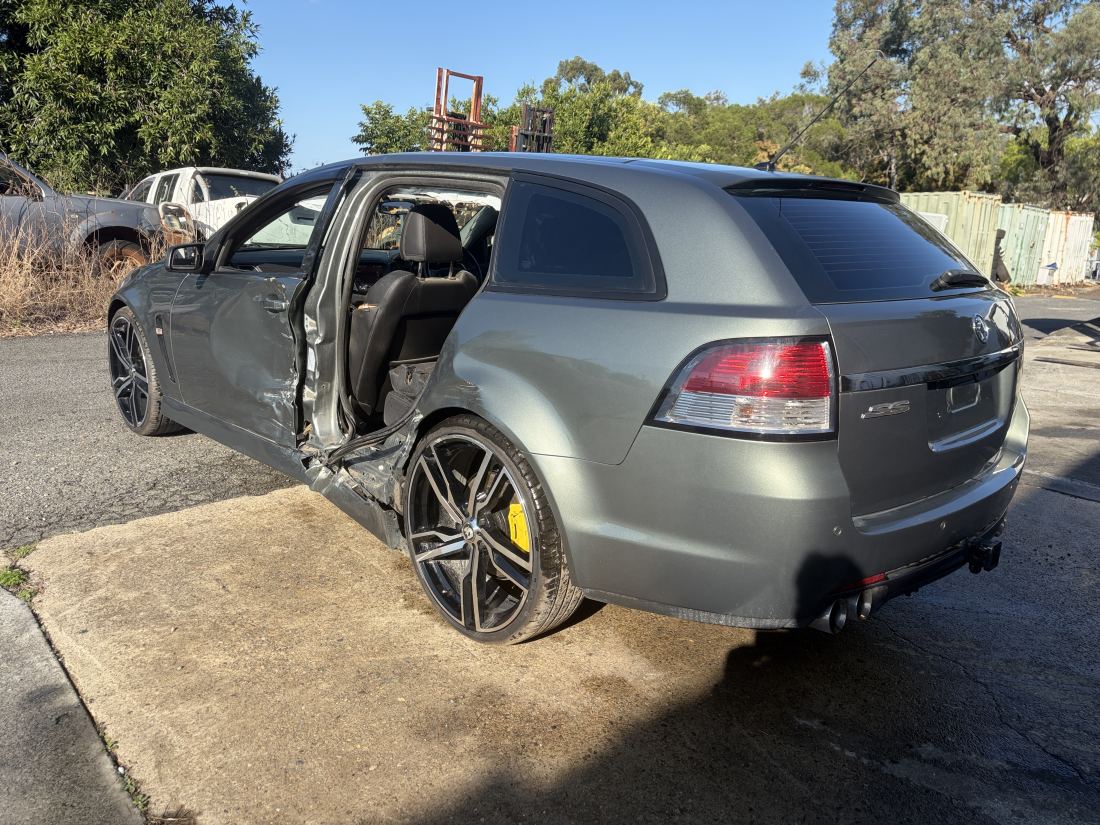 Wrecking VF SS Sportswagon 6.0 L77 V8 Auto 204ks. Most parts available - Image 14