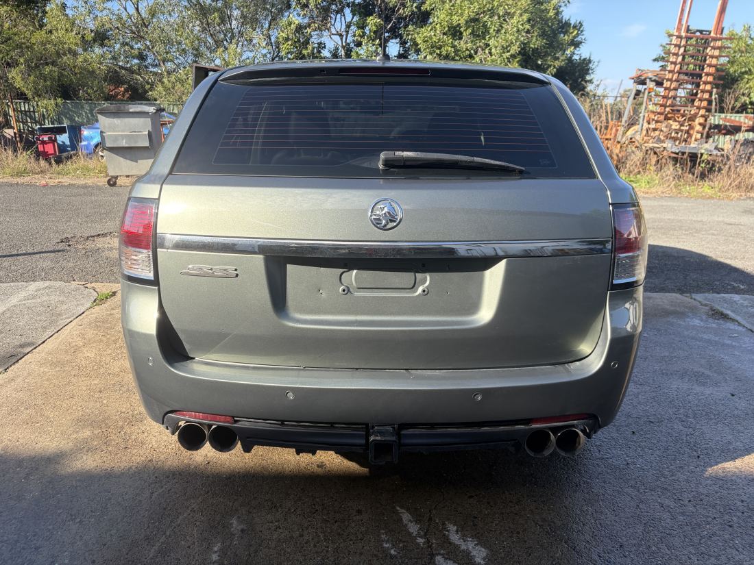 Wrecking VF SS Sportswagon 6.0 L77 V8 Auto 204ks. Most parts available - Image 13