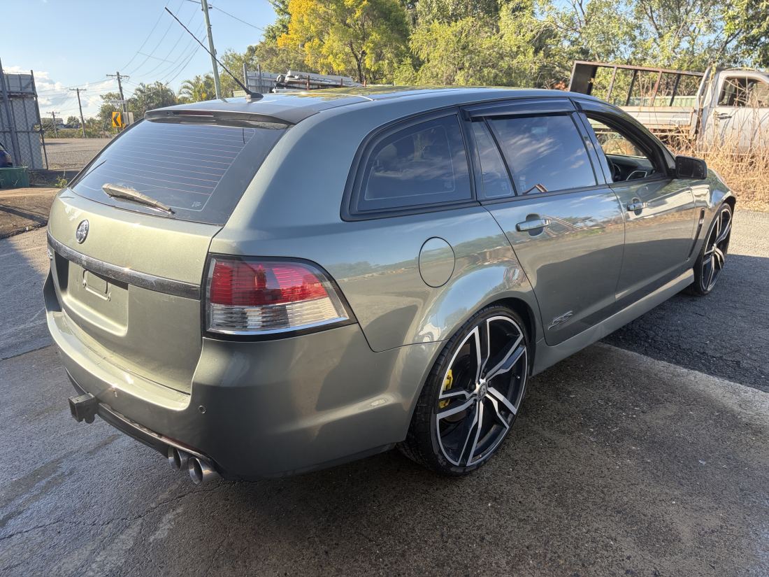 Wrecking VF SS Sportswagon 6.0 L77 V8 Auto 204ks. Most parts available - Image 12