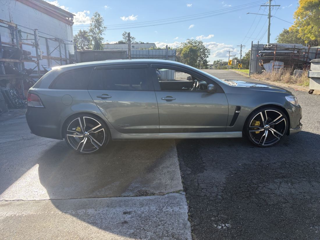Wrecking VF SS Sportswagon 6.0 L77 V8 Auto 204ks. Most parts available - Image 11