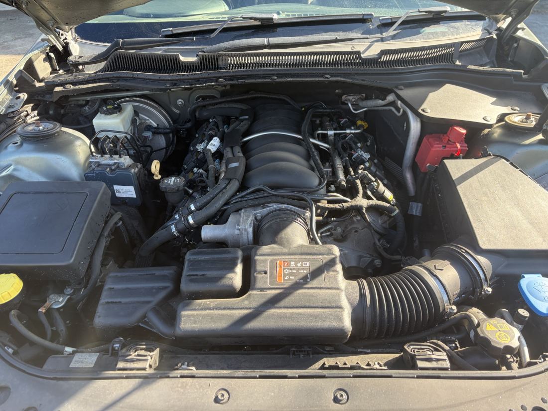 Wrecking VF SS Sportswagon 6.0 L77 V8 Auto 204ks. Most parts available - Image 7