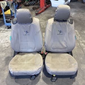 VF SS SV6 Holden Commodore Ute seats with Black Duck covers