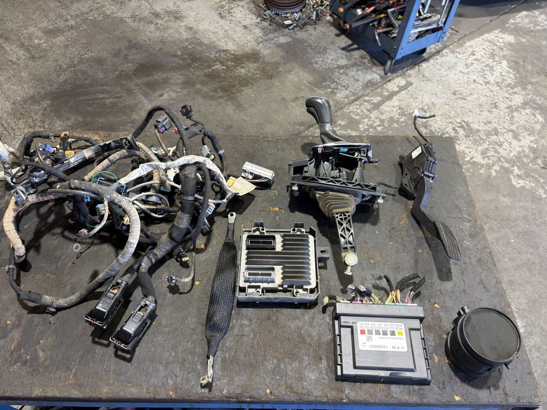 VF 2 HSV SSV SS 6.2 LS3 Engine harness, ECU, BCM, Maf, Accelerator pedal, shifter