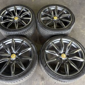 Genuine VF 2 HSV GTS 20x8.5 20x9.5 wheels and tyres