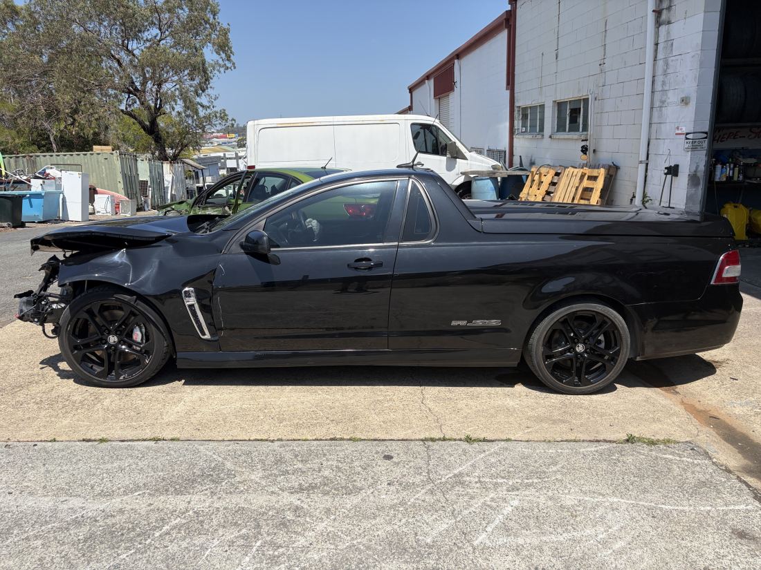 Wrecking 2014 VF 1 SSV Redline Ute Cammed 6.0 L77 V8 6 speed TR6060 manual 54ks - Image 2