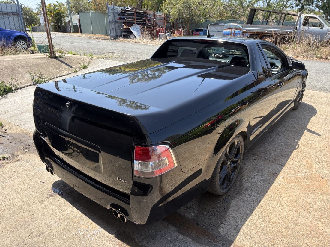 Genuine Twin Hump hardlid with fitting kit suit VF Ute - Image 3