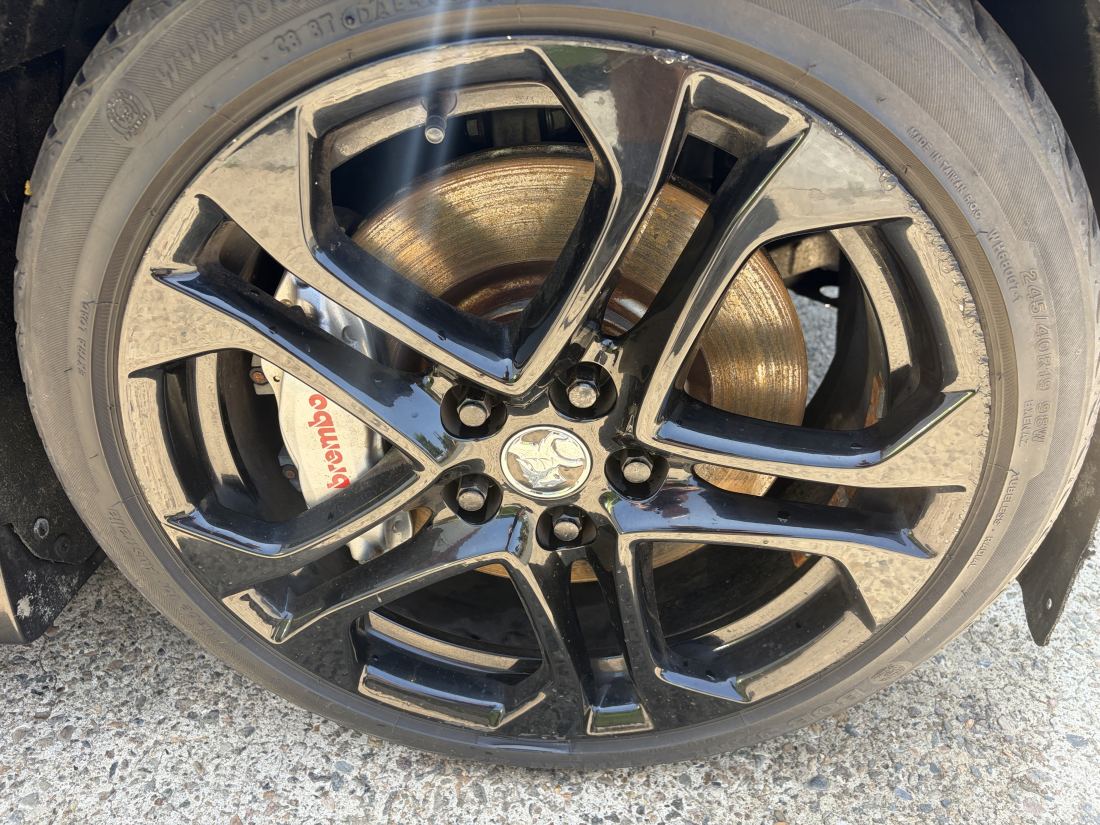 Wrecking 2014 VF 1 SSV Redline Ute Cammed 6.0 L77 V8 6 speed TR6060 manual 54ks - Image 9